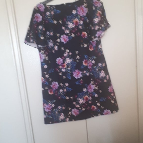 Tahari Floral Scuba Shift Dress size 14 Arthur SL - Picture 3 of 9